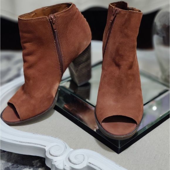 Lucky Brand Brown Ankle Booties - Picture 3 of 16